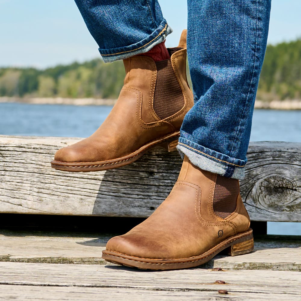 Hemlock chelsea boot in brown suede.